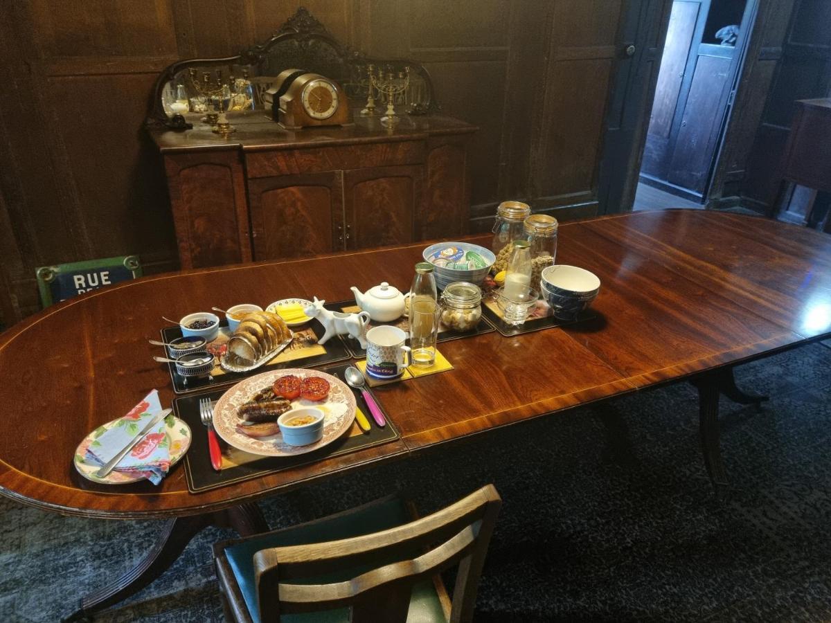 Old Manor House Bed & Breakfast Shepperton Dış mekan fotoğraf
