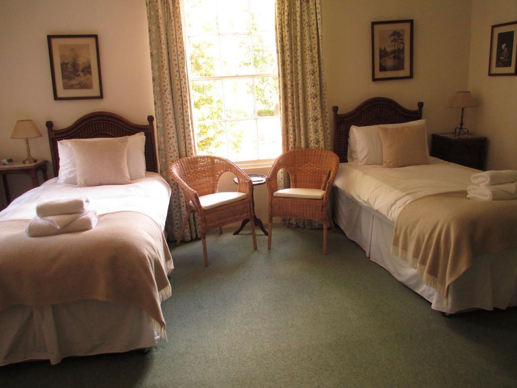 Old Manor House Bed & Breakfast Shepperton Oda fotoğraf