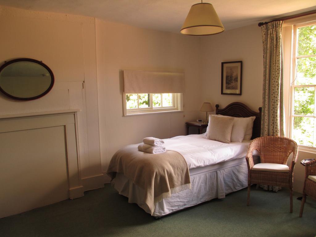Old Manor House Bed & Breakfast Shepperton Oda fotoğraf