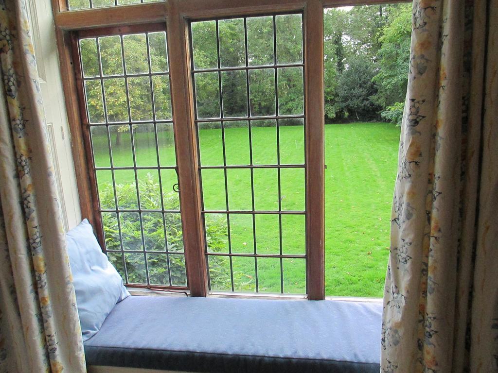 Old Manor House Bed & Breakfast Shepperton Dış mekan fotoğraf