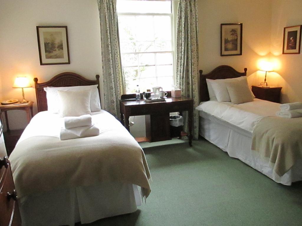 Old Manor House Bed & Breakfast Shepperton Dış mekan fotoğraf