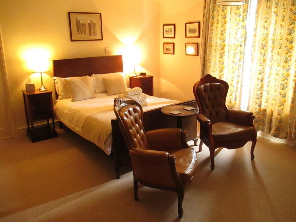 Old Manor House Bed & Breakfast Shepperton Oda fotoğraf