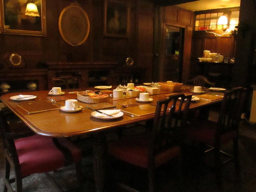 Old Manor House Bed & Breakfast Shepperton Dış mekan fotoğraf