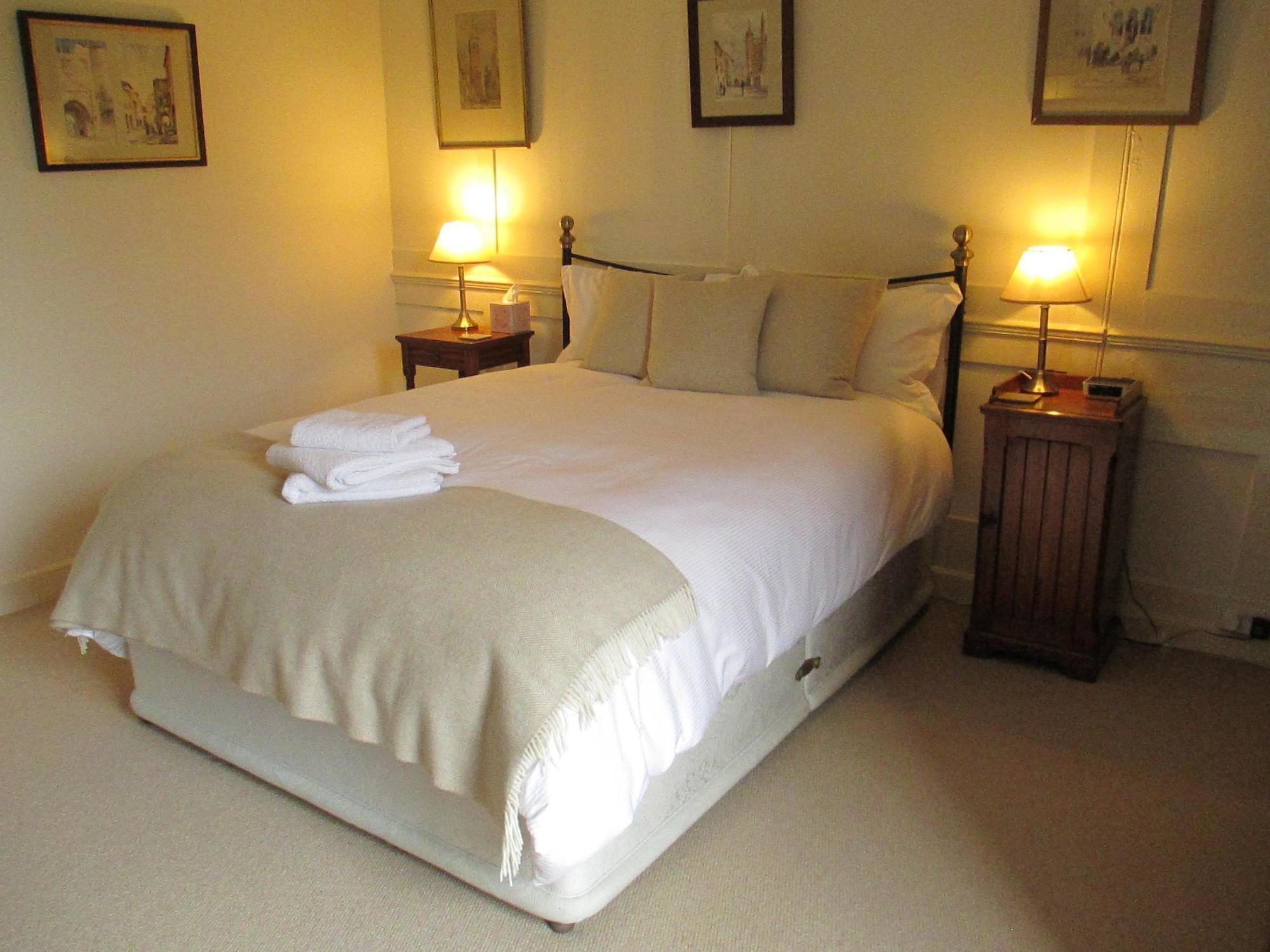 Old Manor House Bed & Breakfast Shepperton Dış mekan fotoğraf